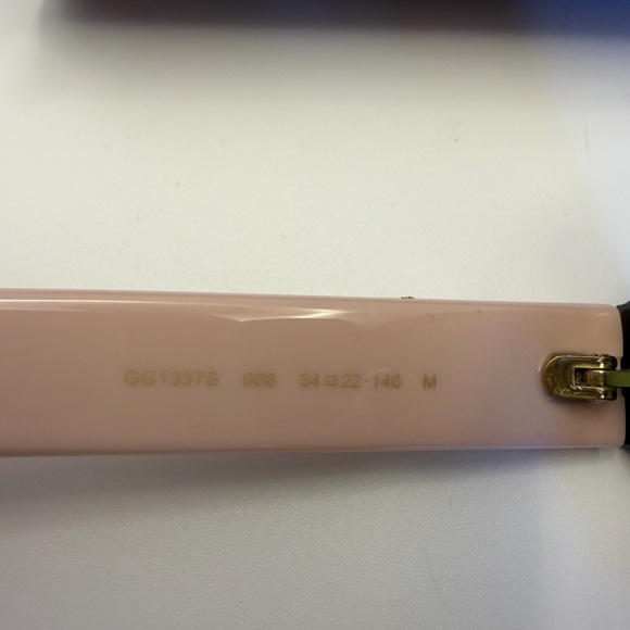 Gucci Two-Tone Black Frame Sunglasses with Pink Arms main image 8